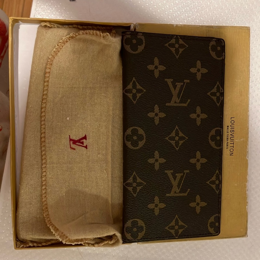 Louis Vuitton Brazza Wallet